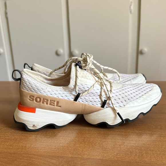Sorel Kinetic Impact Lace Sneakers in Women’s Size 8.5. - Picture 4 of 6